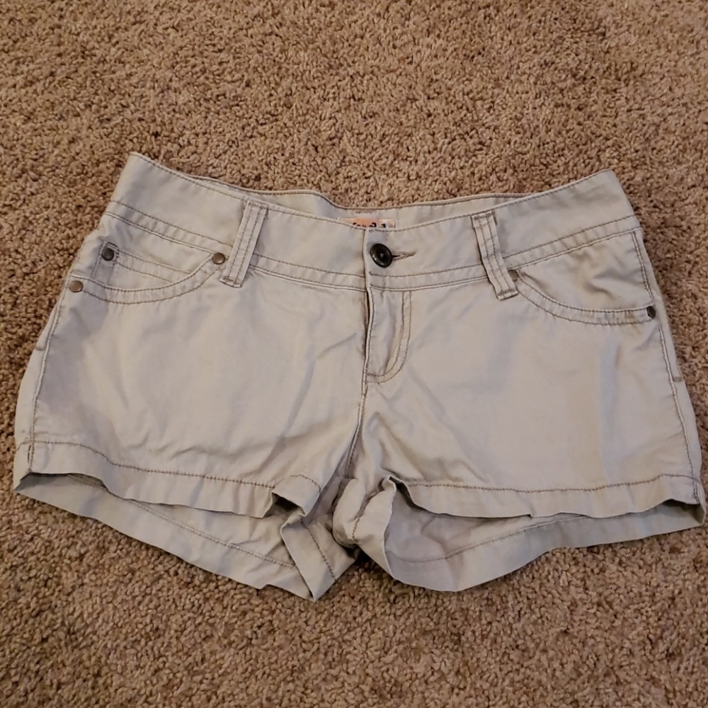 Mudd khaki short shorts Size 7
